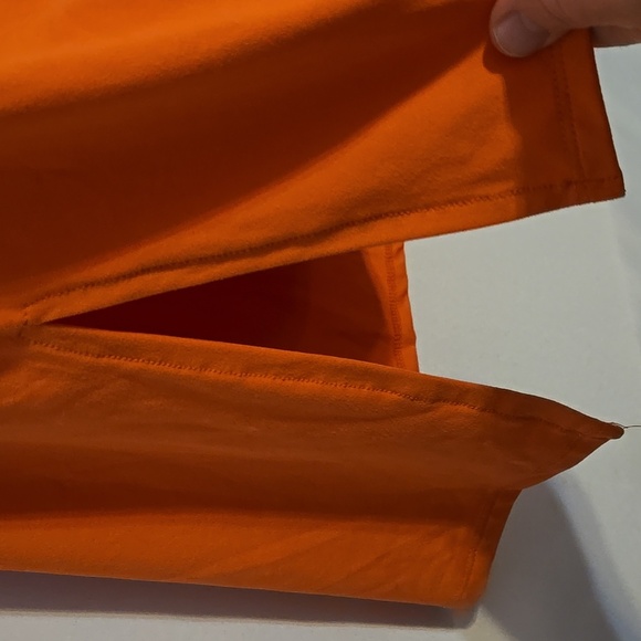 ZENANA, SZ M, SHIRT SHORT SLEEVE,  FOLDED CUFF, VNECK HI/LO HEM, SIDE SLIT - Picture 6 of 9